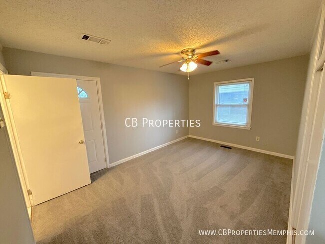 Building Photo - 1497 Maxine St