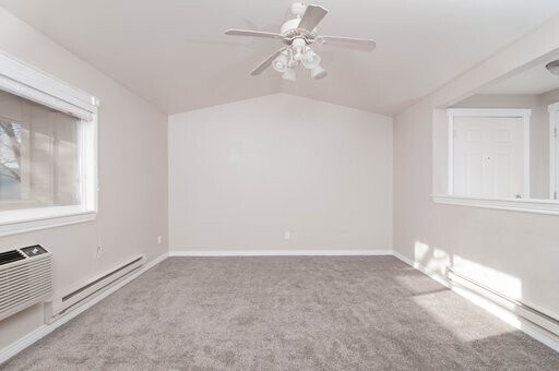 Foto del edificio - Remodeled 2 Bed 1 Bath! Close to freeway, ...