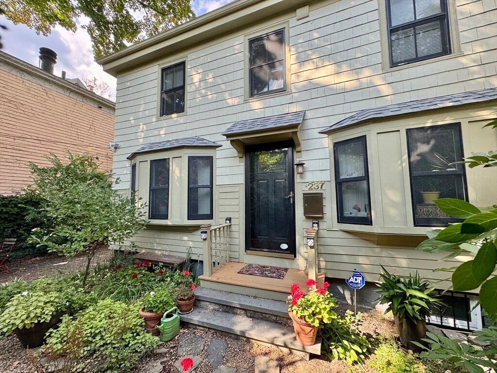 Foto principal - 237 Mt Auburn St