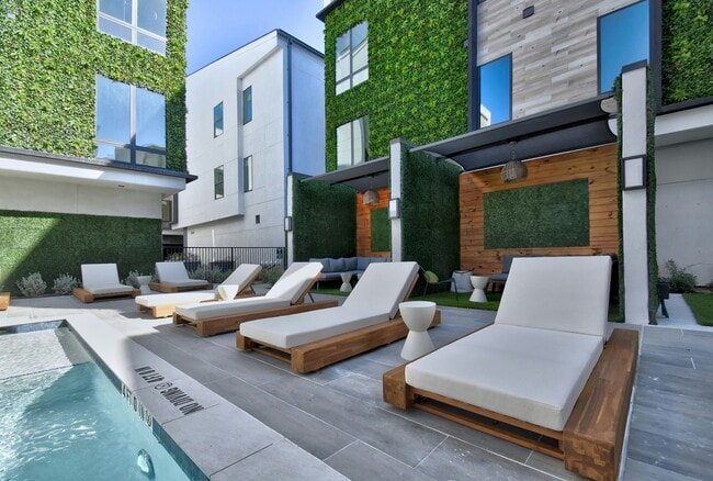 Building Photo - Botanica Oak Hills