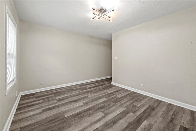 Foto del edificio - 1338 S Talbott St