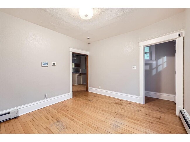 Building Photo - 1156 Marion St