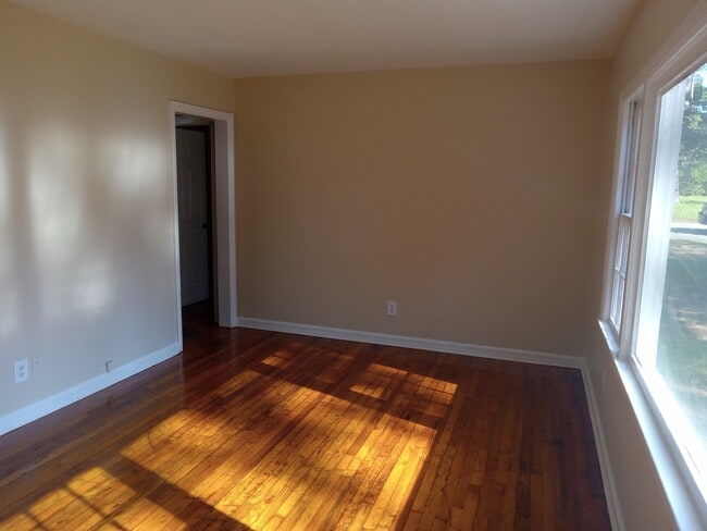 Building Photo - 601 S Shadowlawn Dr