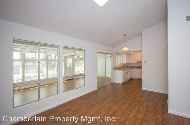 Building Photo - 3760 Vista Campana S