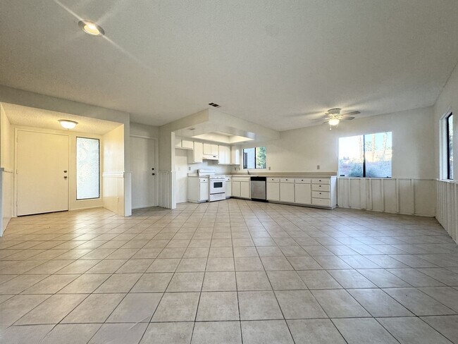 Building Photo - AVAILABLE NOW!!! 3 Bedroom 2 Bathroom Home...
