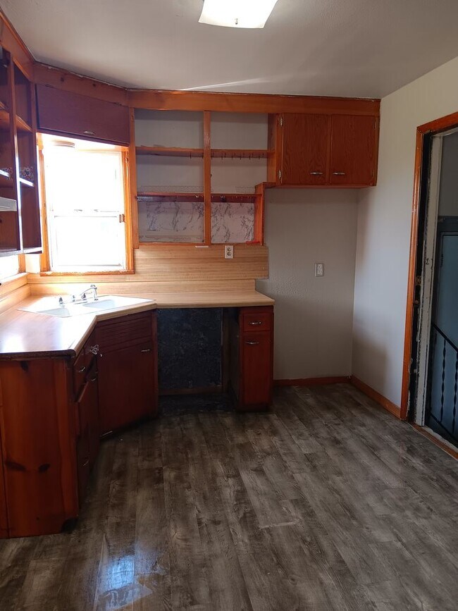 Foto del edificio - Spacious 4-Bedroom, 2-Bath Home with Fresh...