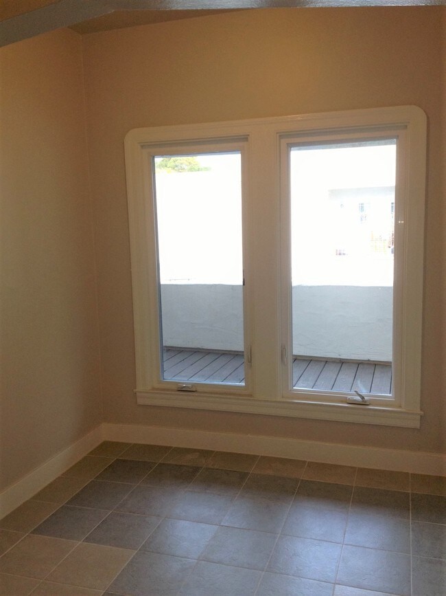 Building Photo - 2561 Booker St