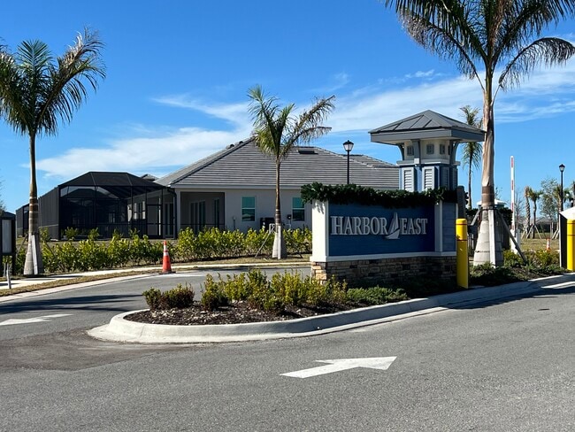 Entrada cerrada del puerto este - 8006 Lakes Edge Ln