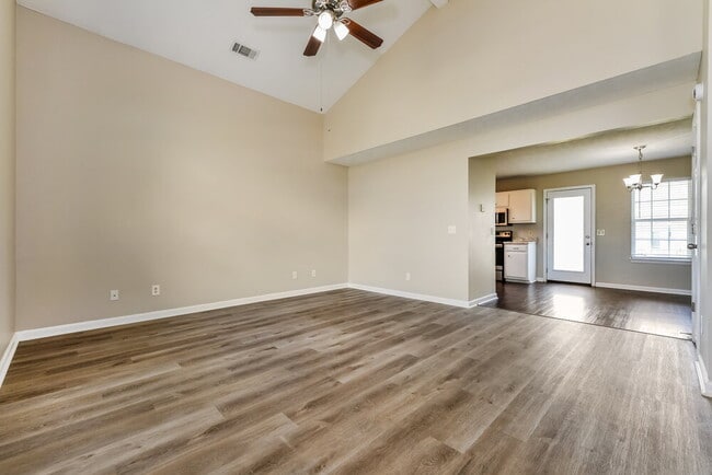 Building Photo - 2025 Candlewood Dr