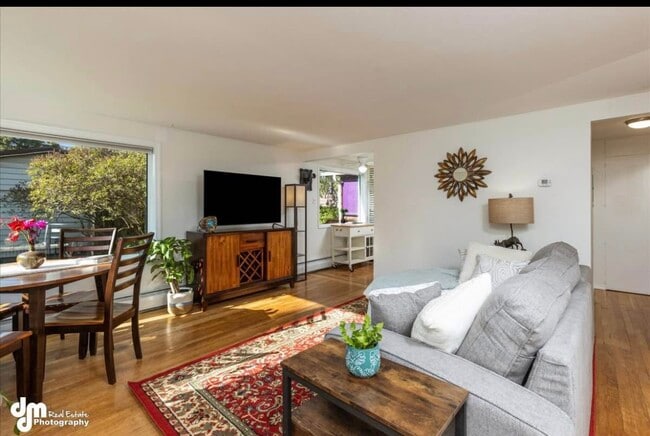 Photo - 1200 B St House