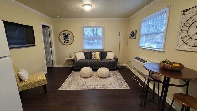 Foto del edificio - 3145 Parkdale Rd