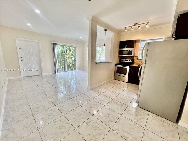 Foto del edificio - 521 NE 62nd St