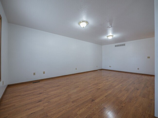 Building Photo - East 5th Duplex