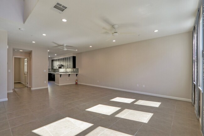 Building Photo - 336 Bautista Pl
