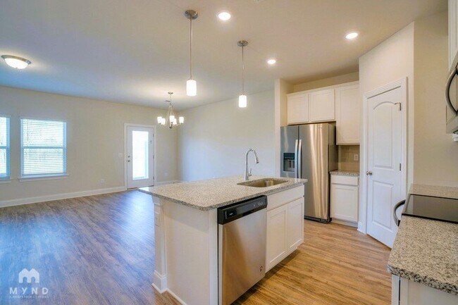 Building Photo - 1259 W End Station Dr