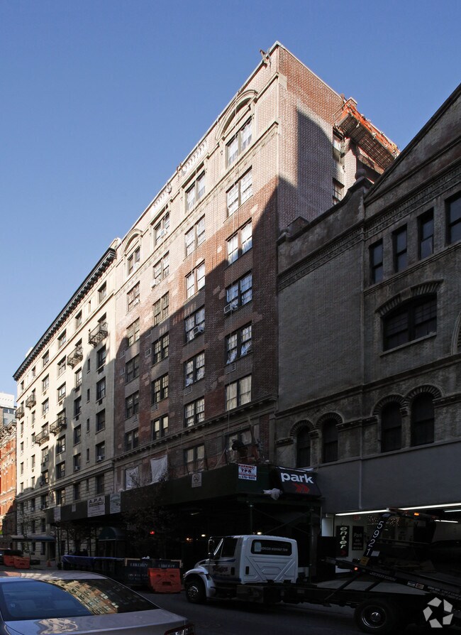 Foto principal - 111 E 75th St