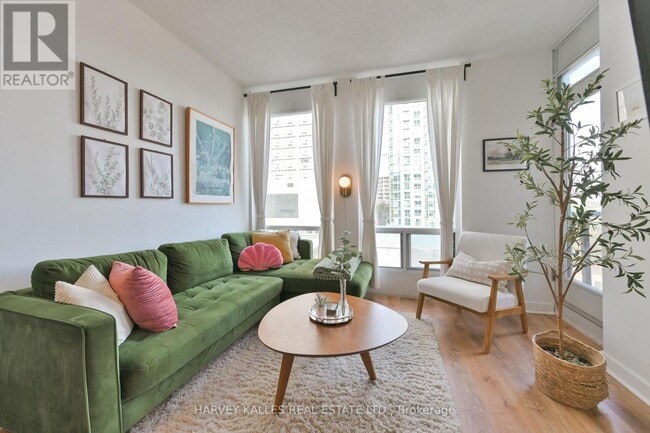 Building Photo - 85 Bloor St E