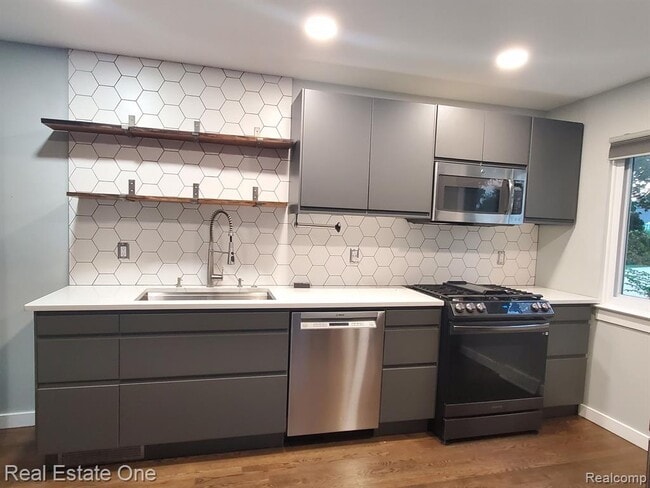 Building Photo - 607 Cherry Ave