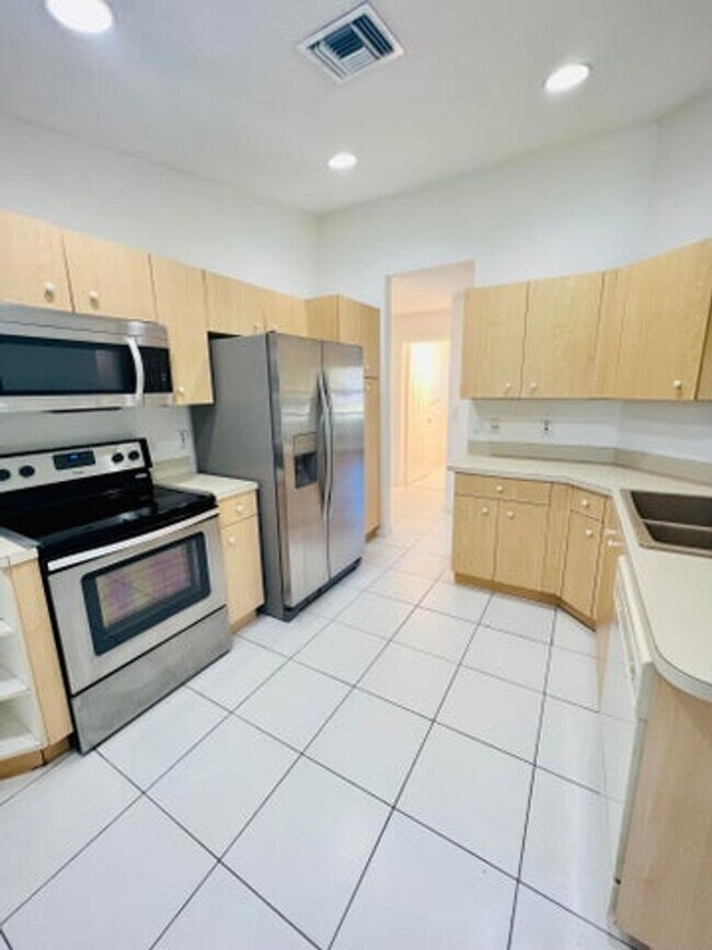 Building Photo - 100 Cocoplum Circ, Royal Palm Beach, FL 33411