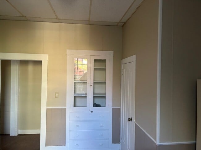 kitchen - 44 S Monroe St