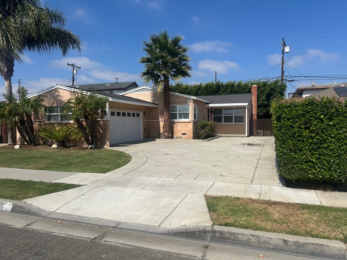 Primary Photo - 2911 W 129th St