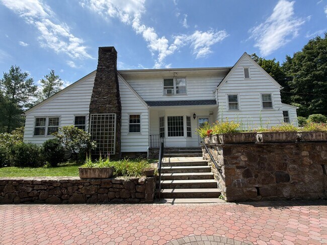 Foto del edificio - Six Raven Way LLC