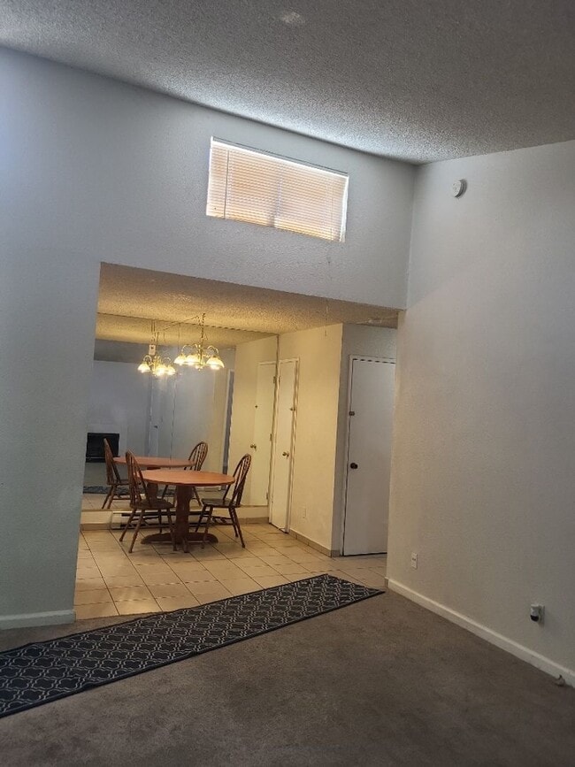 Building Photo - 2100 Highview Ct