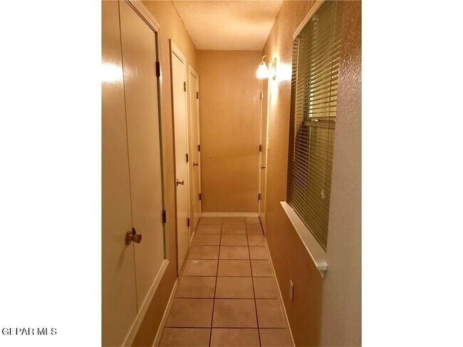 Building Photo - 2217 Tierra De Oro Way