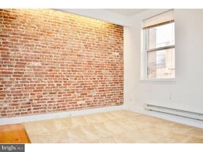 Building Photo - 330 S Juniper St