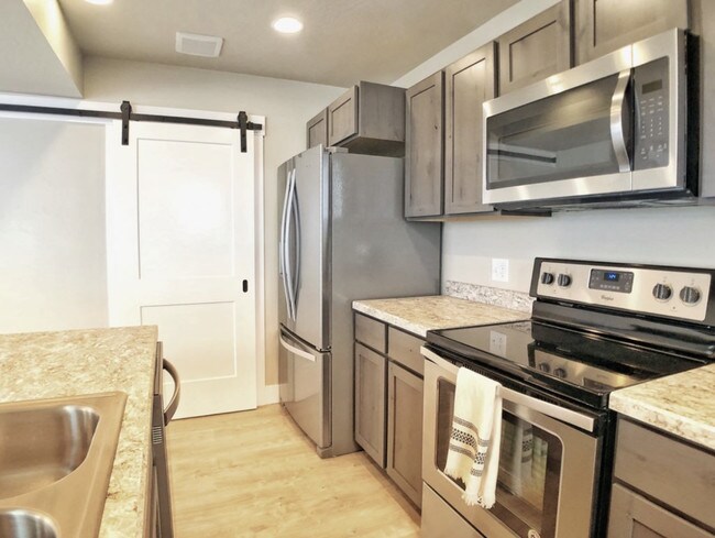 Building Photo - 4715 Siren Rd