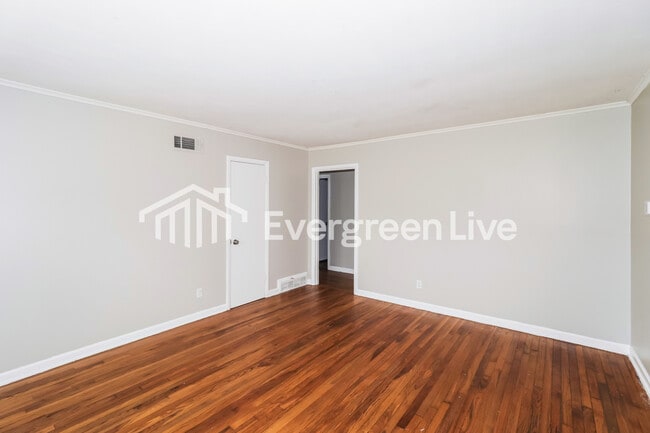 Building Photo - 5247 Loch Lomond Rd