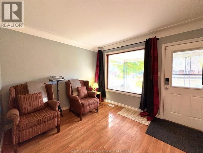 Photo du bâtiment - 1794 Gladstone Ave