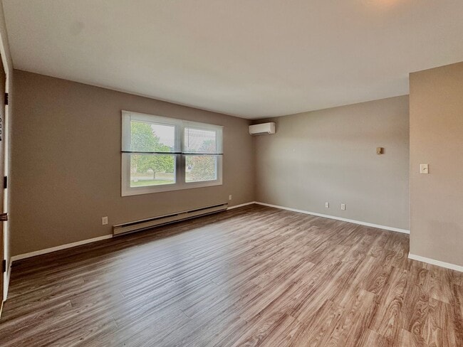 Interior Photo - Eagle Rock 1