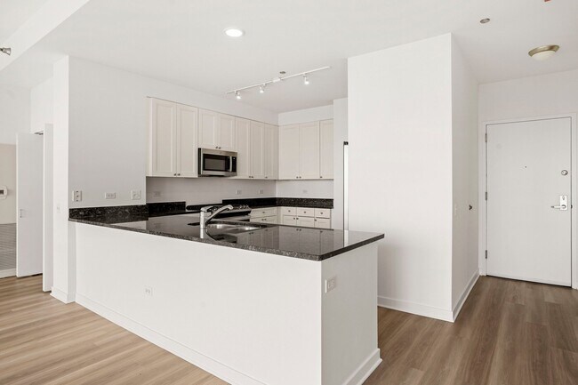Building Photo - 707 S LaSalle St
