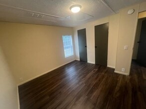 Building Photo - 520 9th St SW