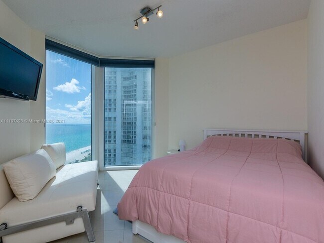 Foto del edificio - 16699 Collins Ave