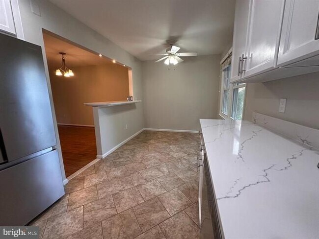 Building Photo - 13 Carriage House Cir