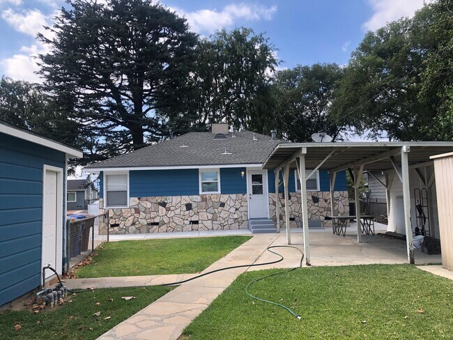 Foto del edificio - 10828 Montecito Dr