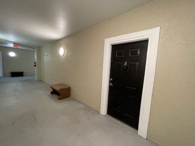 Foto del edificio - Gardens of Bridgehampton - 1 bed - 1 bath ...