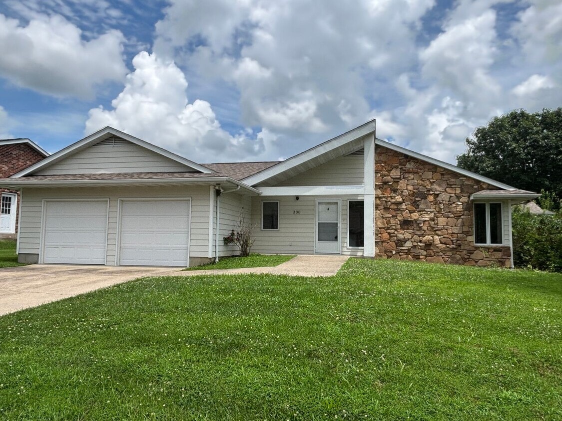 Primary Photo - 3 Bedroom 2 bath