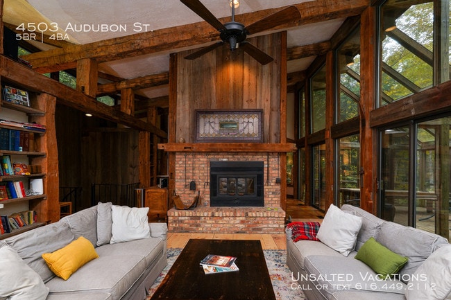 Building Photo - Amazing home located in Castle Park