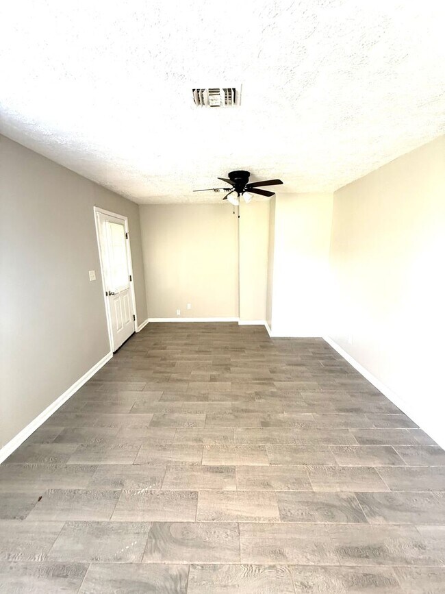 Foto del edificio - ** 2 Bed 1 Bath located in Ramer** Call 33...