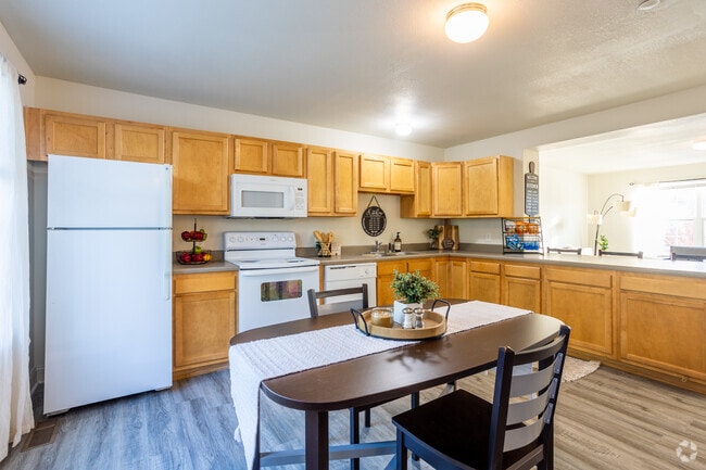 4BR, 4.5BA - 2000SF, Kitchen - Copper Beech at Ames - Historical Access