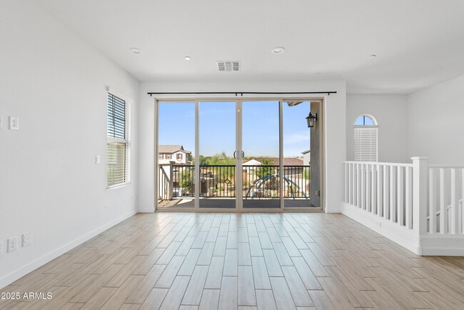 Building Photo - 4658 S Vapor