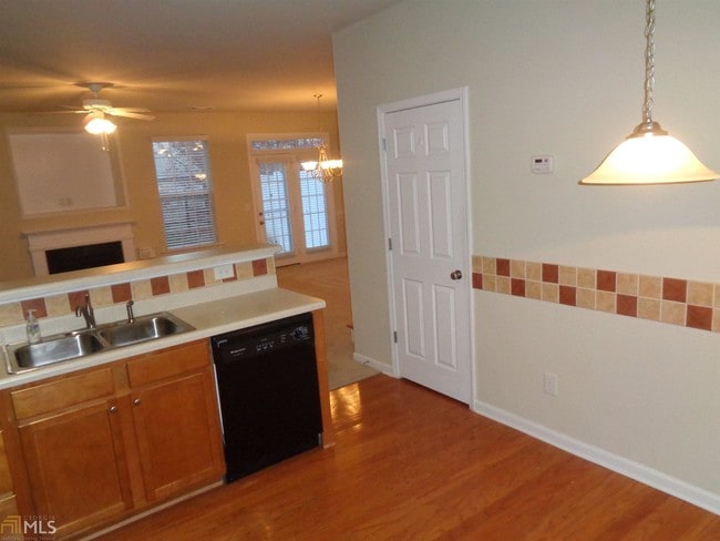 Building Photo - 950 Pierce Brennen Dr NE