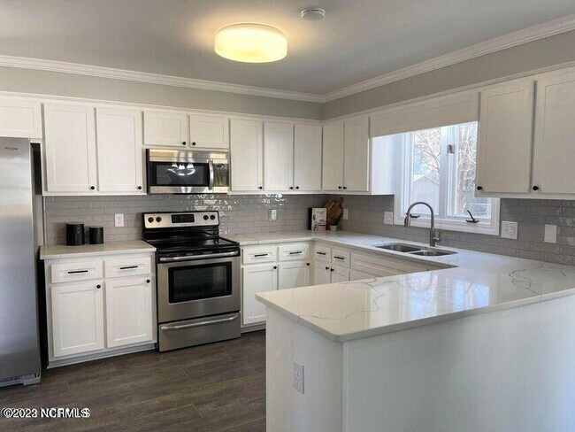 Foto del edificio - 4206 Treetops Cir