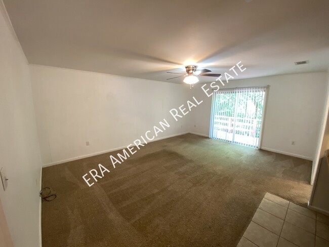 Foto del edificio - 1006 Pine Lake Dr