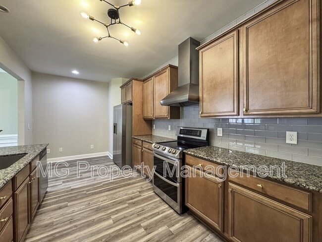 Building Photo - 2056 Oxford Heights