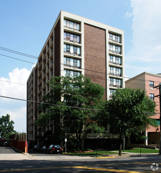 Building Photo - Forest Hill House