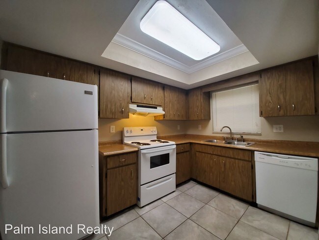 Building Photo - 3366 Camelot Dr